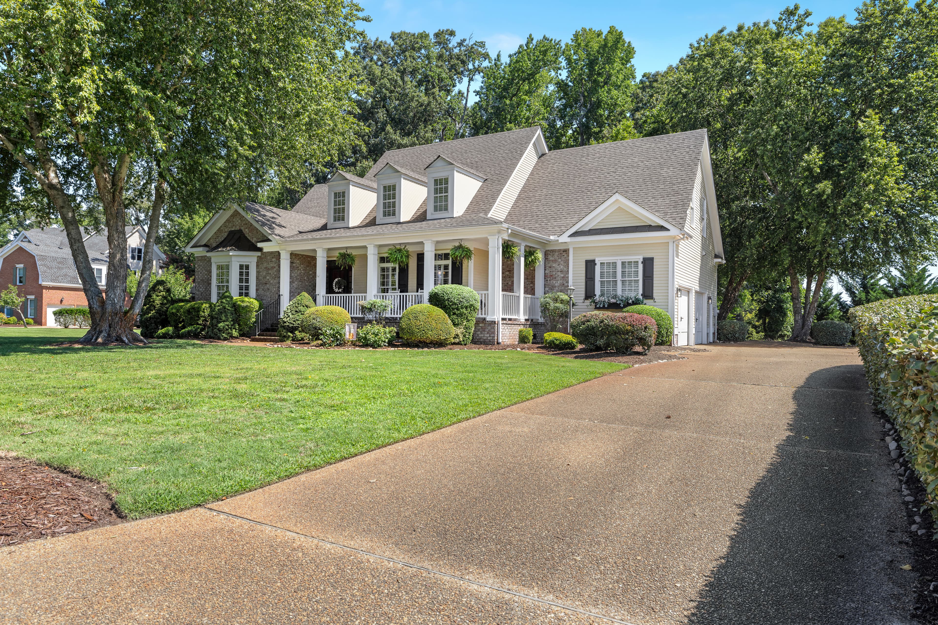 Featured listing exterior